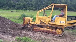 caterpillar d3b bull dozer crawler