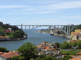 Porto é a sede e a capital da área metropolitana do porto, presidida, na atualidade, por emídio sousa, que é uma grande área metropolitana portuguesa que agrupa 17 municípios. Direktfluge Nach Porto Ab 25 Billigfluge Finden Mit Direktflug De