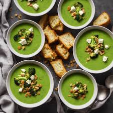 broccoli soup with crispy croutons