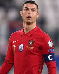 He also became the first player to score in 10 consecutive international competitions and the athlete with more goals in any national team. Cristiano Ronaldo