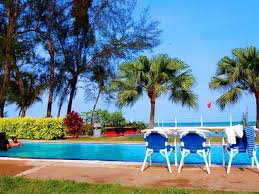 Yes, free parking is available to guests. De Rhu Beach Resort Kuantan Go Holiday Malaysia Hotel Booking Themepark Tickets More