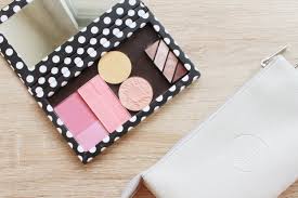 five ways to make your makeup kit light