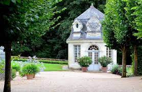 French Country Design Garden Decor