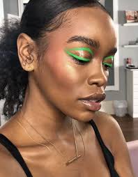 neon eyeliner is all we want to wear