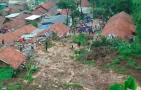 Series of landslides crush houses in sumedang, west java, indonesia 🇮🇩 january 9 2021 longsor. Poixme8ehhdhsm