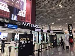 https://loyaltylobby.com/2023/04/05/useful-elite-perk-star-alliance-gold-track-for-top-tier-frequent-flyers-to-breeze-through-security/ gambar png