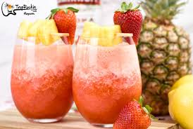 boozy strawberry pineapple lemonade