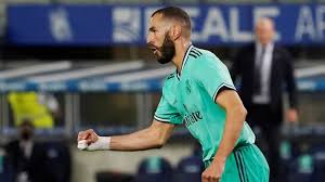 Varane cabeceó un córner al larguero, casemiro tiró cruzado. Real Madrid Beat Real Sociedad To Go Top Of Laliga Table As Com