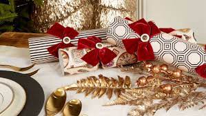 Christmas crackers are a staple part of british festive tradition. Best Christmas Crackers 2021 Luxury Crackers Available Now T3