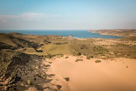 It's an island known for the sandy desert area of ammothines in lemnos is quite unlike any other place in greece with rolling dunes and lush vegetation that thrives in the sand. Urlaub Auf Limnos Unsere 12 Highlights Der Geheimnisvollen Insel
