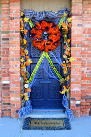halloween front door decorating