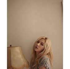 Though i personally think her minx days is cute. Hyuna With Blonde Hair Discovered By Arianagrandick