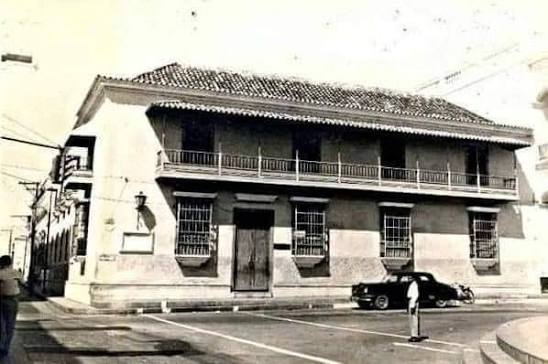 CASA DE LA CAPITULACIÓN o CASA DE MORALES S/F. La Casa de la Capitulación o Casa de Morales fue el lugar donde se firmó el tratado de Capitulación tras la victoria