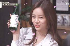 k pop idols who have unique drinking