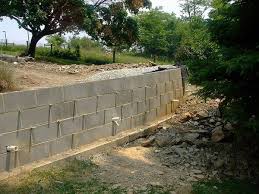 retaining wall from concrete blocks