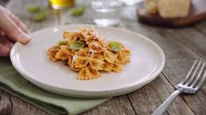 make farfalle with napoletana sauce