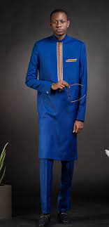 Tenue africaine pour homme modele tenue africaine mode africaine robe longue model de bazin senegalais model couture homme chemises africaines hommes boubou homme tenue hommes boubou africain. Boubou Senegalais Homme 2020