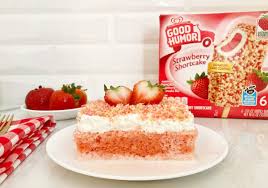 strawberry crunch tres leches cake