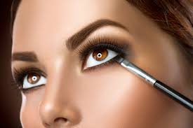 tightline your eyes with eyeliner