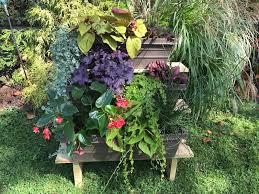 build this diy planter shelf to grow