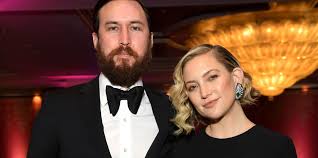 From our #modernfamily to your #whateverkindafamilyisyourkindafamily we. Who Is Danny Fujikawa Meet Kate Hudson S Boyfriend Baby Daddy