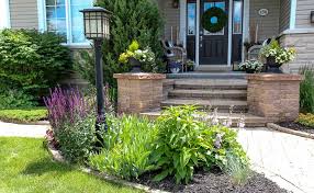 35 Stunning Front Yard Landscaping Ideas