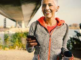 8 best fitness tracker apps for seniors