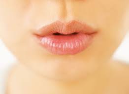 10 ways to avoid getting chapped lips