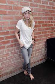 Emily Osment Skinny Jeans и Barefoot фото по Johnna8 | Загрузка изображений  изображения