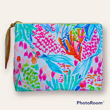 makeup bag in lilly pulitzer olivia