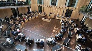 Germany goes to the polls the german parliament's upper house, the bundesrat, contends it has introduced the law to 'ensure a driver's identity can be determined' if they are found speeding. Beschlusse Im Bundesrat Pandemiegesetz Gutscheine Und Zuckerverbot Tagesschau De