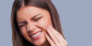 Gigi berlubang disebabkan oleh penumpukan bakteri pada mulut, sering mengonsumsi makanan yang manis, serta kebersihan mulut yang tidak terjaga. Cara Mengobati Sakit Gigi Berlubang Paling Ampuh Secara Alami Dan Cepat Dream Co Id