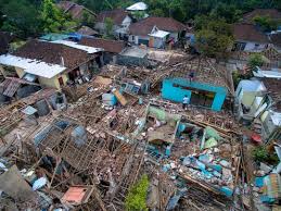 Patahan permukaan, getaran, likuifaksi, tanah longsor, gempa susulan dan/atau tsunami. Gempa Lombok News Research And Analysis The Conversation Page 1