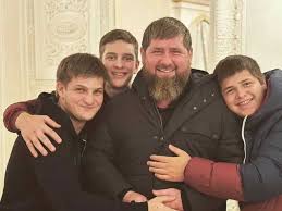 Кадыров умирает? В Чечне говорят, что лекарство уже не спасает, а сын молится в соцсетях • Портал АНТИКОР