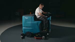 t681 ride on floor scrubber operator