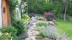 garden pathway design ideas to