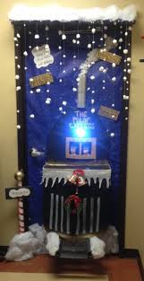 christmas door decorating