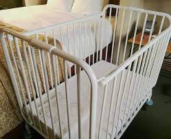 Hotel Cribs And Portable Travel Cribs