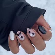 34 cool black and white nail designs