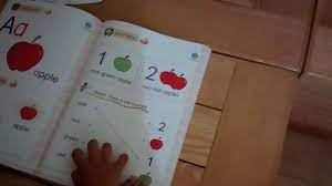 Bé mẫu giáo học sách tiếng anh lớp 1- tập đọc quả táo và mầu sắc | Bé học  tiếng anh - YouTube