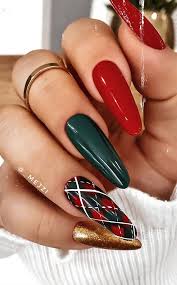 Christmas and new year are one of the happiest holidays we celebrate. Cute Christmas Nail Designs 2020 Holiday Nail Art Ideas