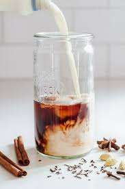 easy iced chai latte recipe 3 ways