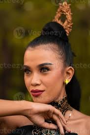 indonesian woman wearing makeup