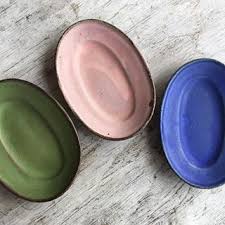 楕円のお皿 マットな手触り 何を乗せようか考えてしまう 従来のとは少し違う感覚のお皿 手のひらサイズ オープンしています 本日17 00クローズとなります 菅谷太良 楕円皿 陶器 郡山 福島 益子 8gatu plates photo and video tableware