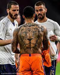 Memphis depay tattoo depay memphis football is life world football neymar football football players under armour wallpaper cristiano ronaldo and messi arsenal fc players. Espn Fc On Twitter Napoli S Matteo Politano And Lyon S Memphis Depay Are Currently Competing For The Best Back Tattoo In Football Via Valentinorussotattoo Instagram Https T Co Cjb2be7g6f