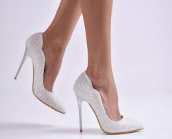 Леки, женствени, елегантни дамски обувки на ток от естествена кожа. Damski Elegantni Obuvki Eko Kozha Brokat Beli Ivmt 26537 Elegantni Obuvki Na Tok