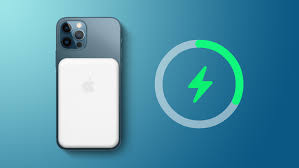 Phụ kiện MagSafe Battery Pack kích hoạt khả năng sạc ngược không dây cho  iPhone 12