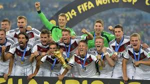 In sehr vielen sportarten existiert eine deutsche nationalmannschaft, z. Fussball Nationalmannschaft Was Verbindet Uns Eigentlich Mit 23 Millionaren Archiv