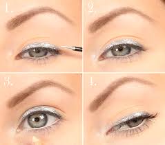 silver eyeliner makeup in 4 steps