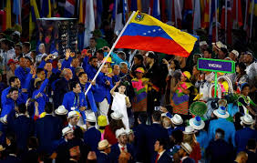 Dhers, a la izquierda, con su medalla. Los Uniformes De Venezuela Para Los Juegos Olimpicos De Tokio 2020